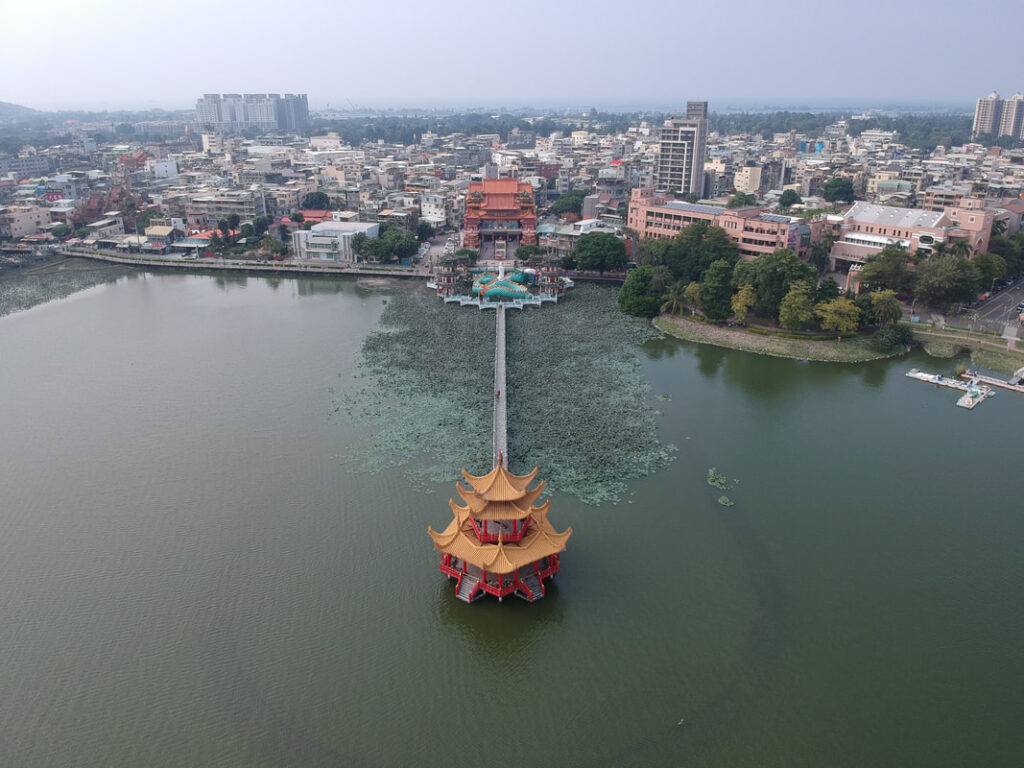 Lotus Pond Travel Guide 蓮池潭 – Kaohsiung’s Scenic Temple Area